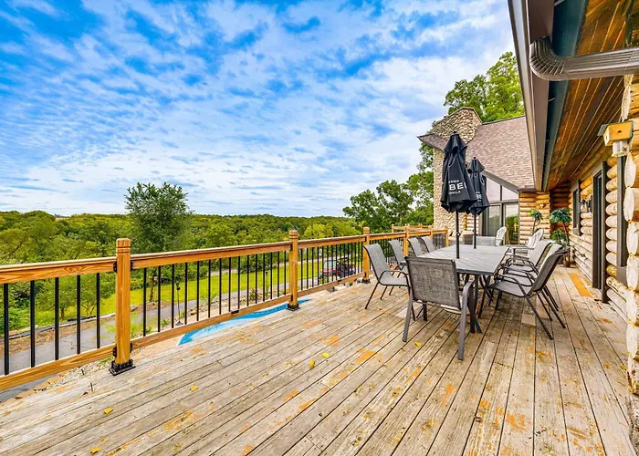 Fox River Luxury Estate: Pool, Sauna & Eagle Views * Ottawa