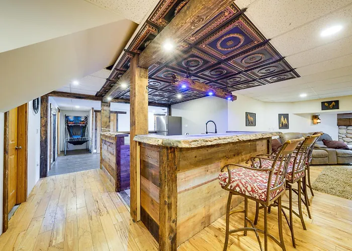Fox River Luxury Estate: Pool, Sauna & Eagle Views Hébergement de vacances