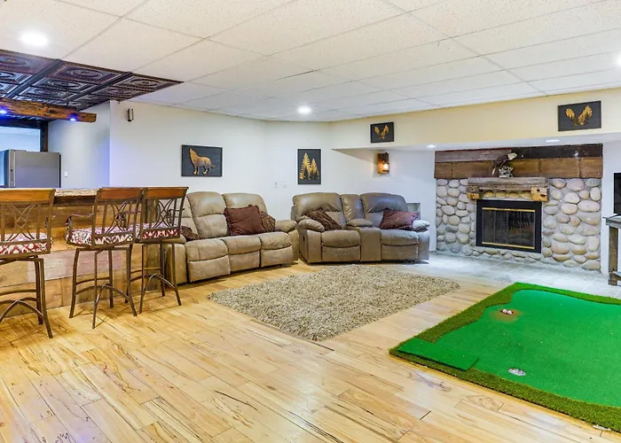 Fox River Luxury Estate: Pool, Sauna & Eagle Views Hébergement de vacances *