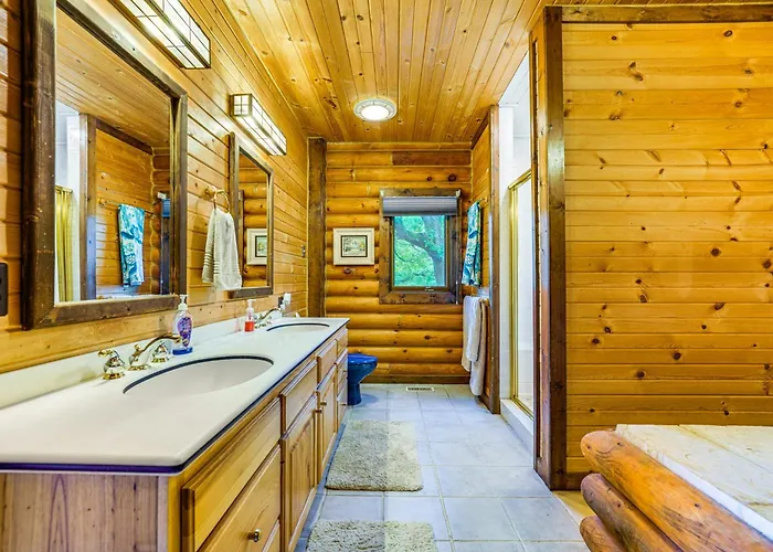 Fox River Luxury Estate: Pool, Sauna & Eagle Views Ottawa
