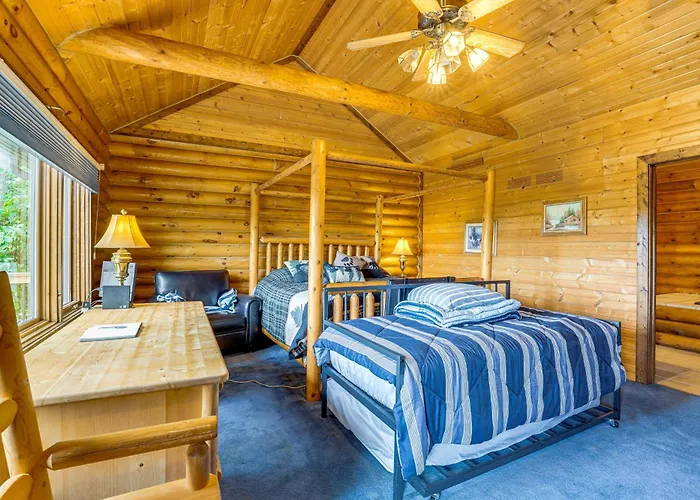Fox River Luxury Estate: Pool, Sauna & Eagle Views Hébergement de vacances Ottawa
