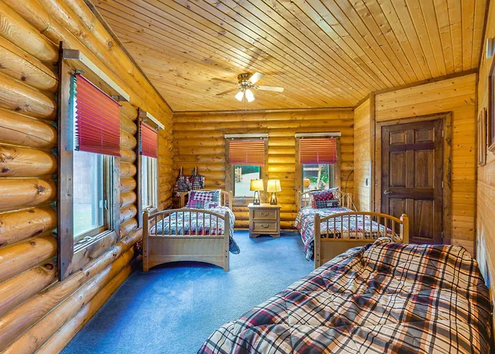 Fox River Luxury Estate: Pool, Sauna & Eagle Views Hébergement de vacances