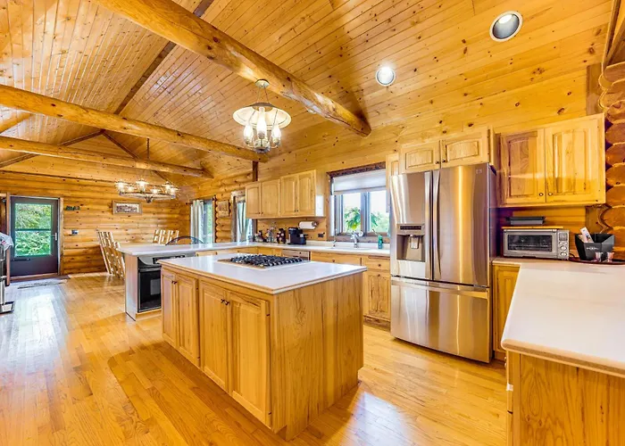 Fox River Luxury Estate: Pool, Sauna & Eagle Views Hébergement de vacances Ottawa