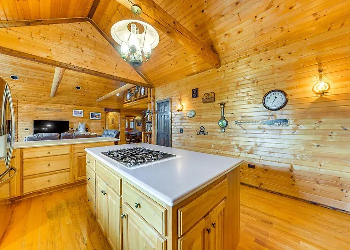 Fox River Luxury Estate: Pool, Sauna & Eagle Views