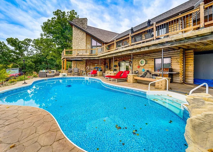 Fox River Luxury Estate: Pool, Sauna & Eagle Views Hébergement de vacances