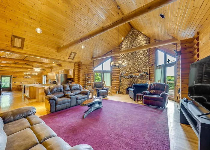 Fox River Luxury Estate: Pool, Sauna & Eagle Views Hébergement de vacances Ottawa