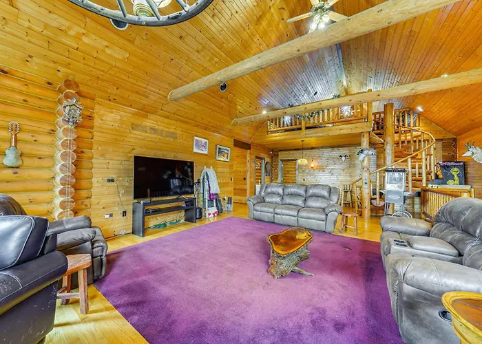 Fox River Luxury Estate: Pool, Sauna & Eagle Views *